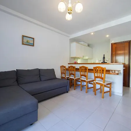 Zeus-5 By Interhome * كاليبي